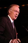 Master of Ceremonies Chuck Scarborough at the Pratt Legends Scholarship Benefit Gala Dinner at the Rainbow Room on 5-25-04<br>photo by Rob Rich copyright 2004<br>516-676-3939<br>robwayne1@aol.com